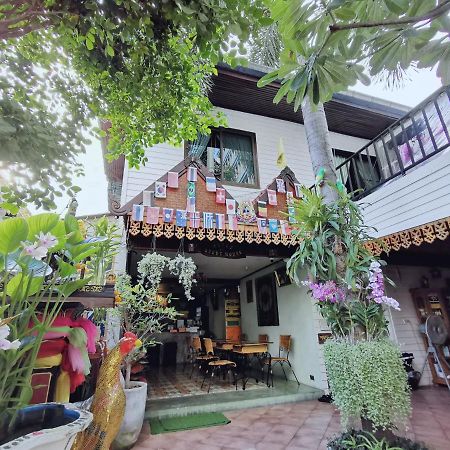 Tavee Guesthouse Бангкок Экстерьер фото