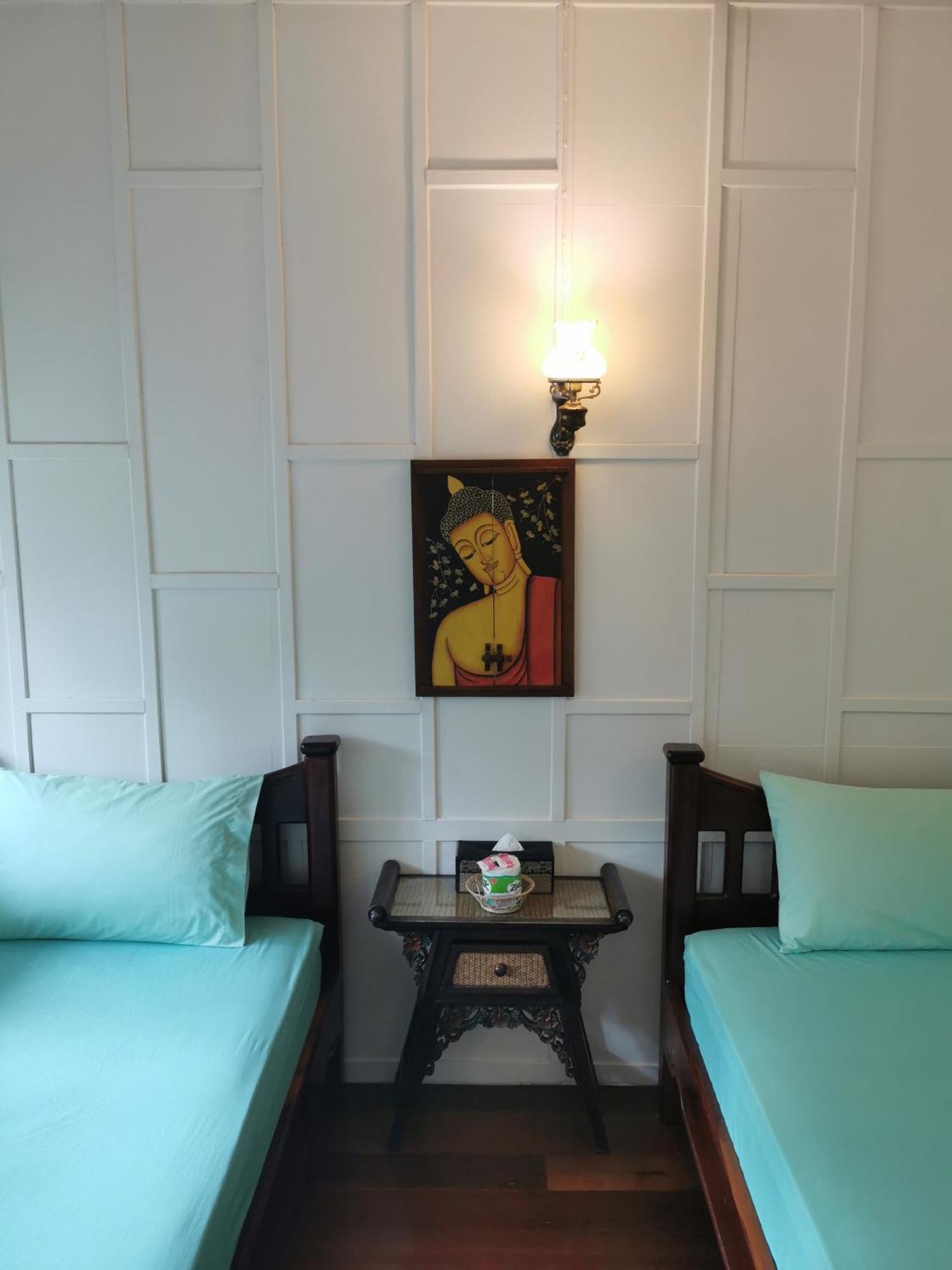 Tavee Guesthouse Бангкок Номер фото